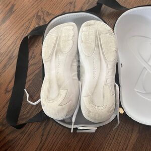 Infinity flyte cheer shoes. Very gently used, Size 5, comes with the case